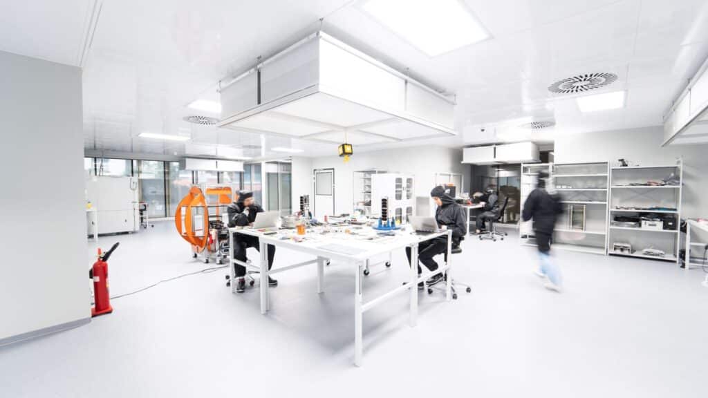 endurosat-clean-room-1-1920x1080